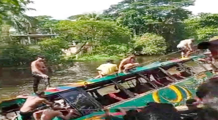 আনন্দ পরিবহনের ড্রাইভারদের বেপরোয়া আচরণে ক্ষতিগ্রস্ত যাত্রীরা