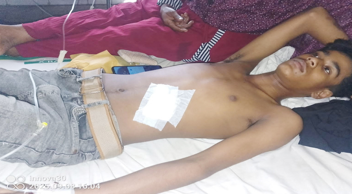 সিরাজগঞ্জে সহপাঠীর ছুরিকাঘাতে আহত স্কুলছাত্র: ন্যায় বিচার দাবি পরিবারের