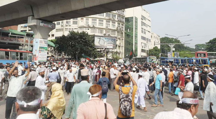 শাহবাগে শিক্ষকদের ব্যারিকেড ভেঙে বিক্ষোভ, যানচলাচল বন্ধ