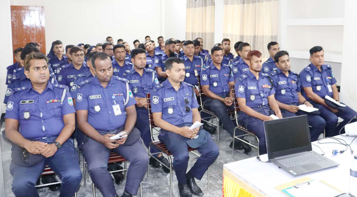বাগেরহাটে নির্বাচনি দায়িত্বে পুলিশের দক্ষতা বৃদ্ধিতে প্রশিক্ষণ কর্মশালা