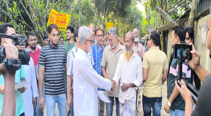 সিরাজগঞ্জে বিএনপির লিফলেট বিতরণ ও ভোট প্রার্থনায় মির্জা মোস্তফা জামান