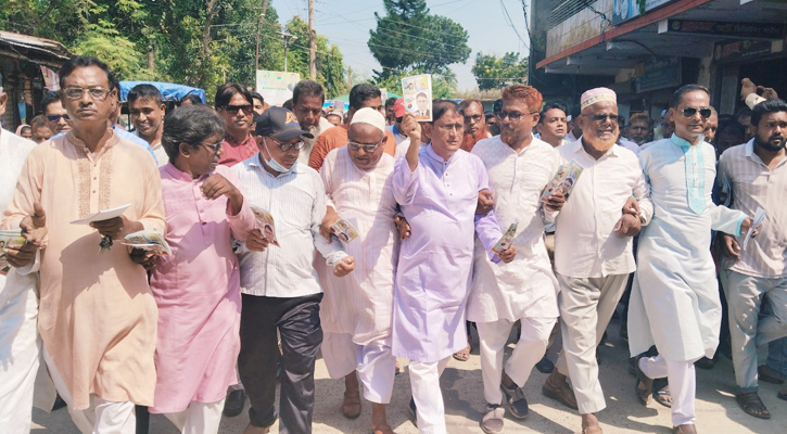 মান্দায় গণসংযোগ ও লিফলেট বিতরণ করেন বিএনপির ডাঃ ইকরামুল বারী টিপু
